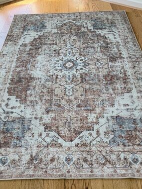 5x8 Vintage Style Distressed Area Rug - Printed, Neutral Rust & Blue